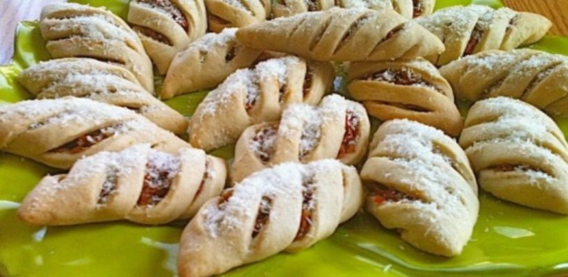 8 Kişilik Kolay Elmalı Pasta Tarifi ve Malzemeleri