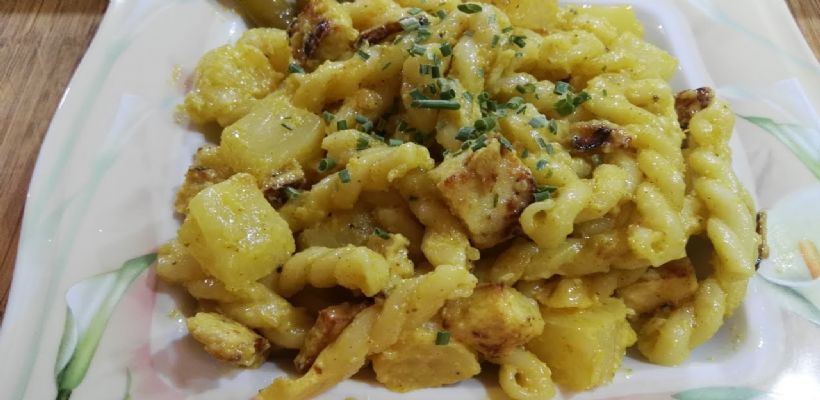 8 Kişilik Köri Soslu Mantarlı Makarna Tarifi ve Malzemeleri