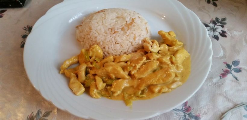 Köri Soslu Tavuk Tarifi ve Malzemeleri