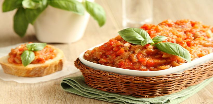 8 Kişilik Köz Patlıcan Salatası Tarifi ve Malzemeleri