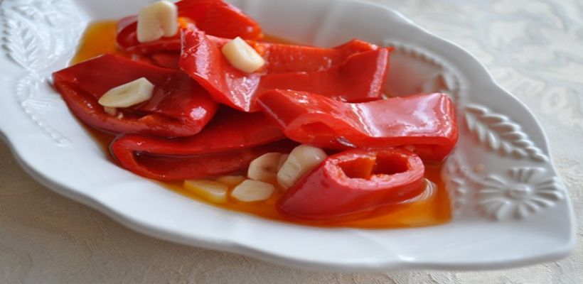 8 Kişilik Közlenmiş Kırmızı Biber Turşusu Tarifi ve Malzemeleri