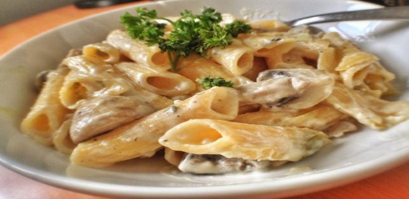 8 Kişilik Kremalı Kıymalı Makarna Tarifi ve Malzemeleri