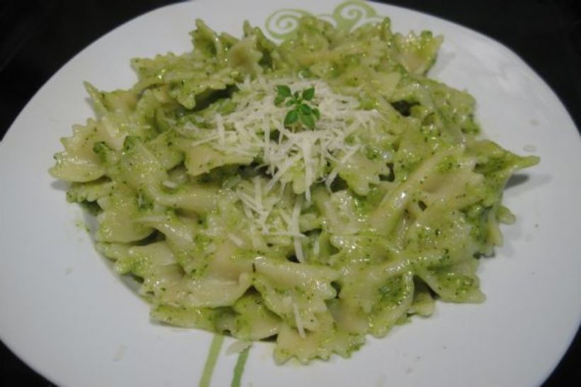 8 Kişilik Kremalı Pesto Soslu Makarna Tarifi ve Malzemeleri