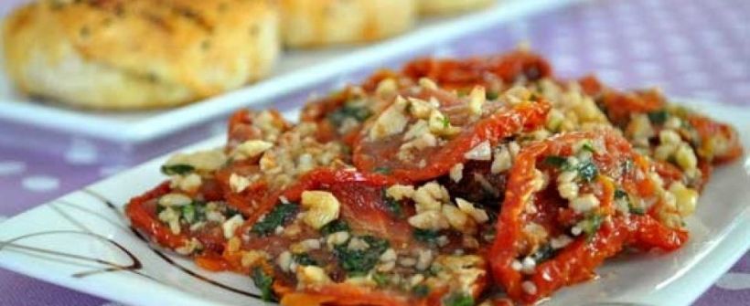 8 Kişilik Kuru Domates Salatası Tarifi ve Malzemeleri