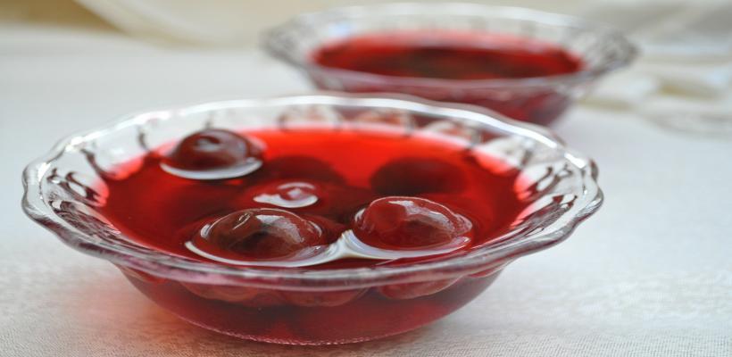 Kuru Erik Hoşafı Tarifi ve Malzemeleri