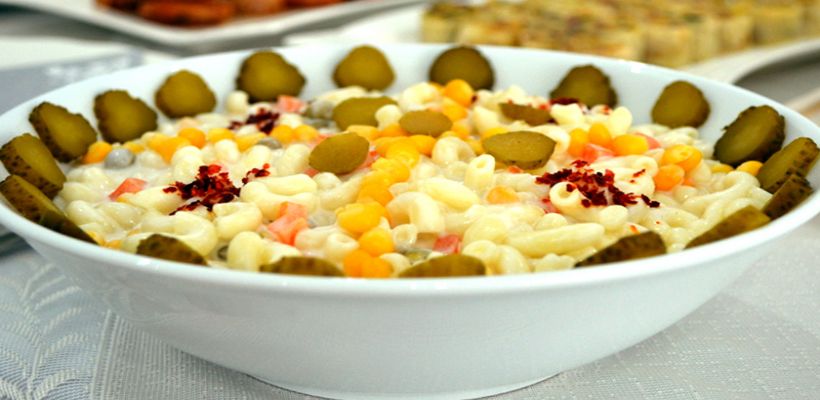 8 Kişilik Makarna Salatası Yoğurtlu Tarifi ve Malzemeleri