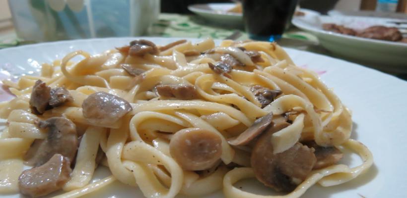 8 Kişilik Mantarlı Spagetti Sosu Tarifi ve Malzemeleri