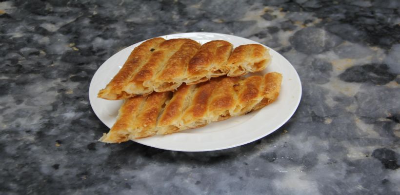 8 Kişilik Mayalı Boşnak Böreği Tarifi ve Malzemeleri