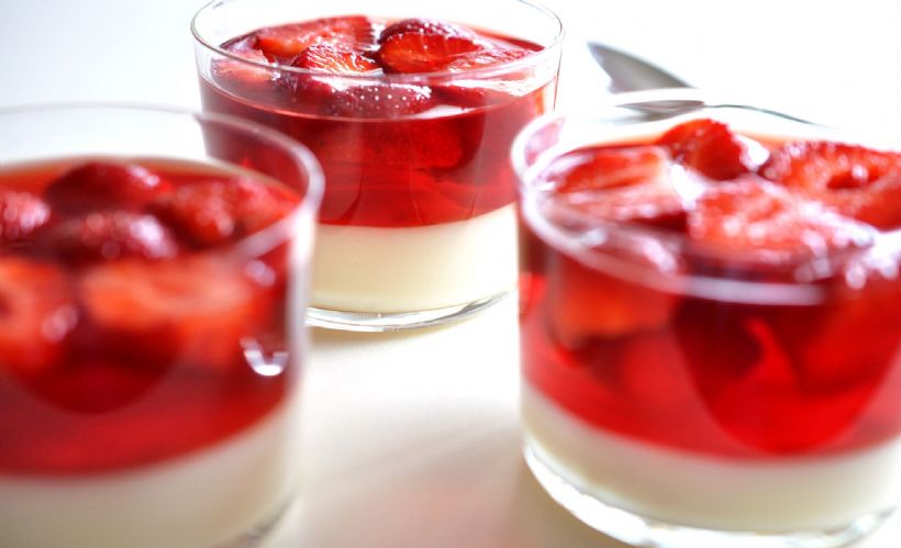 8 Kişilik Meyveli İrmik Tatlısı Tarifi ve Malzemeleri