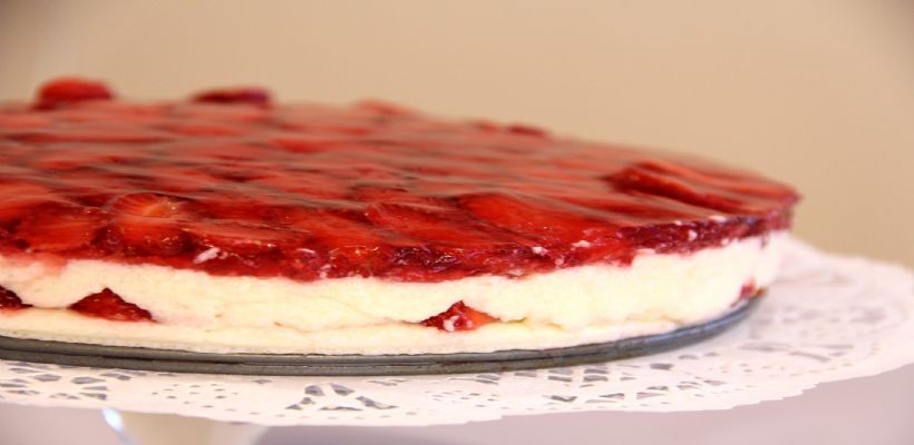 8 Kişilik Meyveli Jöleli Pasta Tarifi ve Malzemeleri