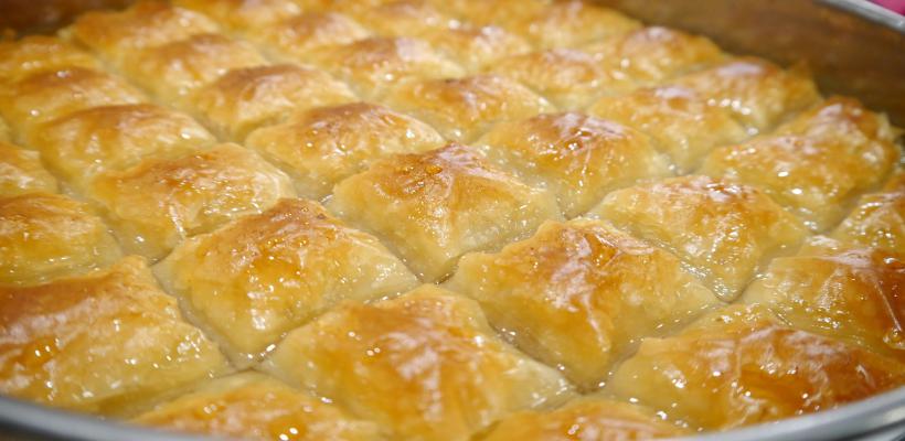 8 Kişilik Milföy Baklavası Tarifi ve Malzemeleri