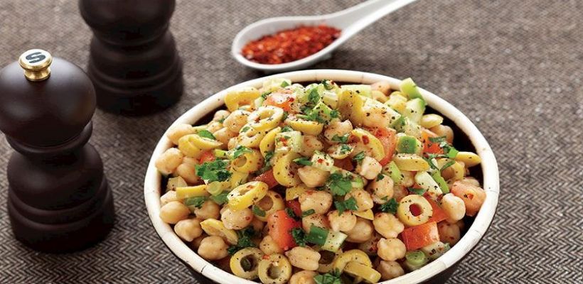 8 Kişilik Nohutlu Yeşil Mercimek Salatası Tarifi ve Malzemeleri