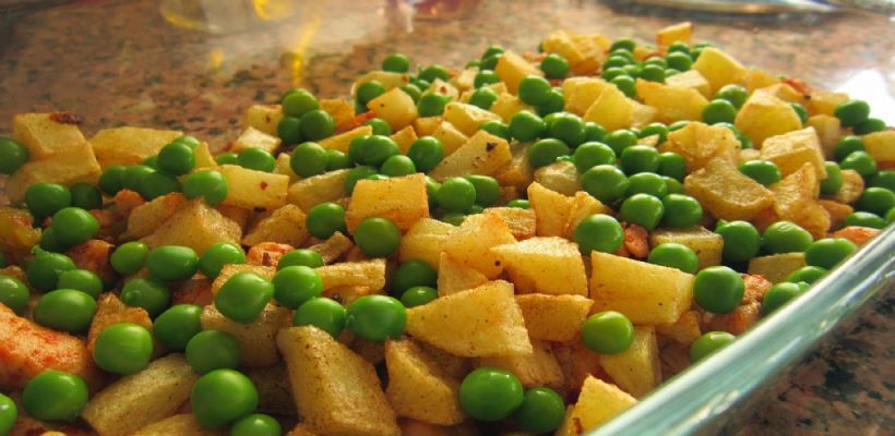 Patatesli Bezelyeli Tavuk Tarifi ve Malzemeleri