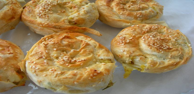 Patatesli Kıymalı Rulo Börek Tarifi ve Malzemeleri
