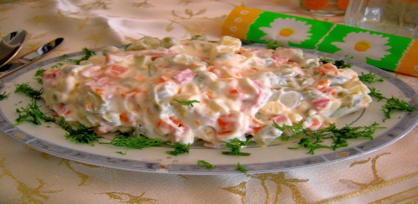 8 Kişilik Patatesli Rus Salatası Tarifi ve Malzemeleri