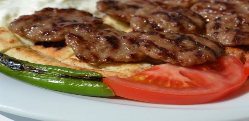 Pideli Yoğurtlu Köfte Tarifi ve Malzemeleri