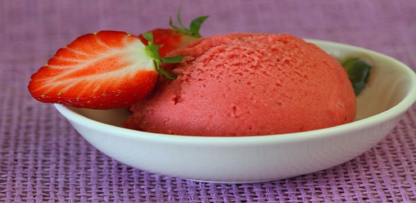 8 Kişilik Pirinçli Çilek Püresi Tarifi ve Malzemeleri