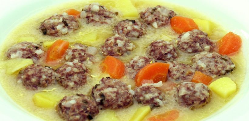 8 Kişilik Pirinçli Terbiyeli Sulu Köfte Tarifi ve Malzemeleri