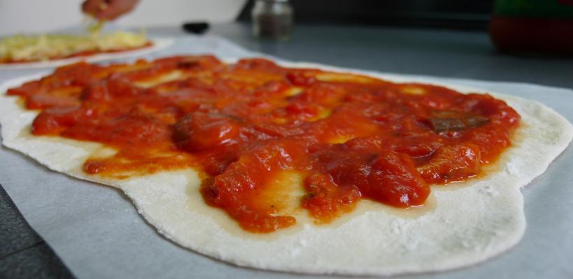 8 Kişilik Pizza Hamuru Sosu Tarifi ve Malzemeleri
