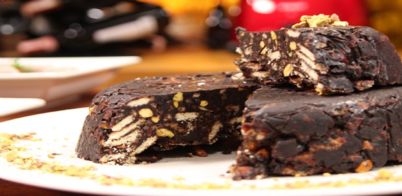 8 Kişilik Pudingli Bisküvili Pasta Tarifi ve Malzemeleri