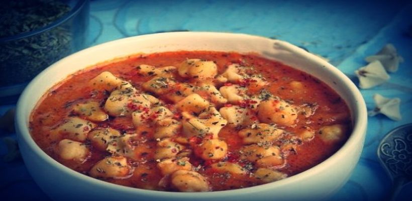 Salçalı Mantı Çorbası Tarifi ve Malzemeleri