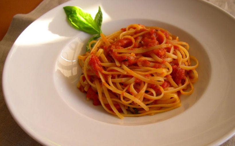 Salçalı Sosisli Makarna Tarifi ve Malzemeleri