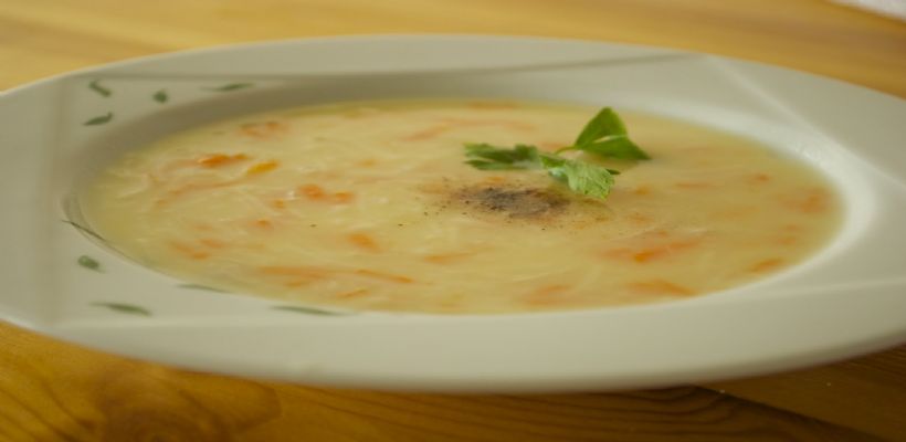 8 Kişilik Şehriyeli Tavuk Suyu Çorba Tarifi ve Malzemeleri