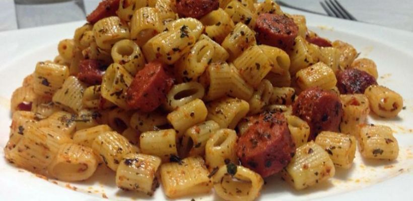 Sosisli Mısırlı Makarna Tarifi ve Malzemeleri