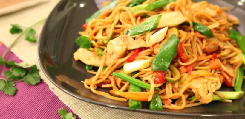 8 Kişilik Soya Soslu Sebzeli Makarna Tarifi ve Malzemeleri