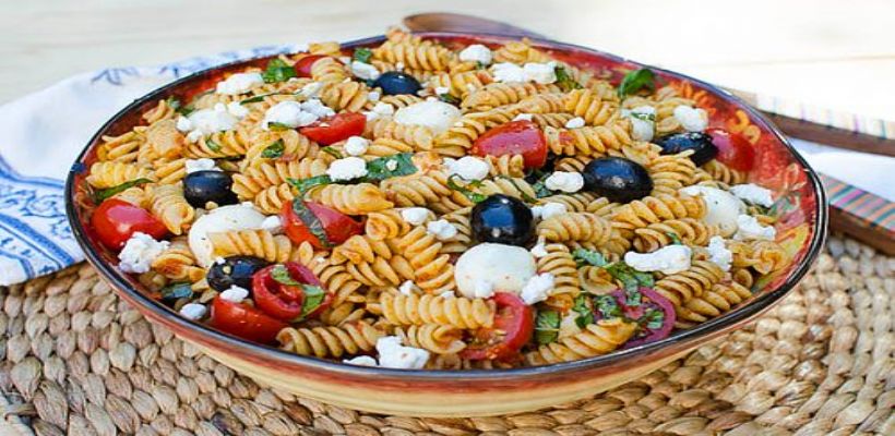 8 Kişilik Sucuklu Domatesli Makarna Tarifi ve Malzemeleri