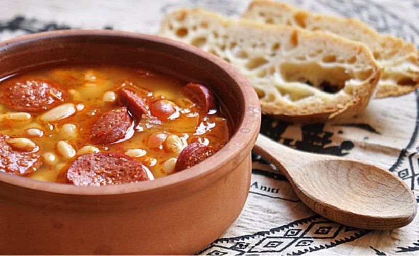 Sucuklu Kuru Fasulye Tarifi ve Malzemeleri