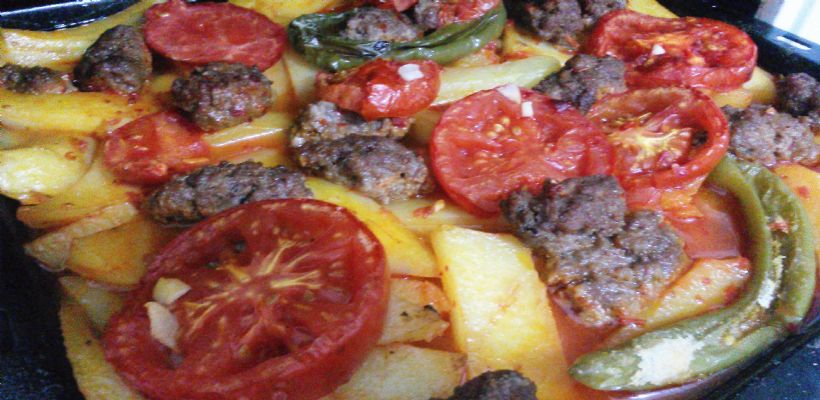 8 Kişilik Sulu İzmir Köfte Tarifi ve Malzemeleri