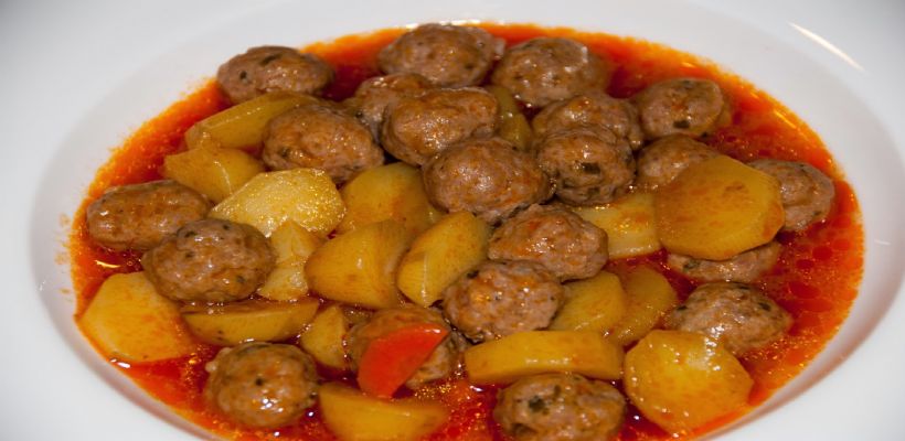 8 Kişilik Sulu Misket Köfte Tarifi ve Malzemeleri