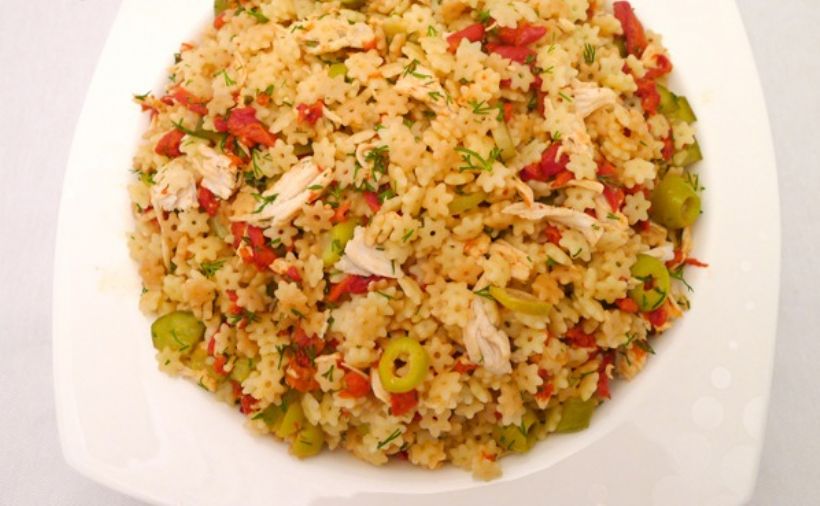 8 Kişilik Tavuklu Arpa Şehriye Salatası Tarifi ve Malzemeleri