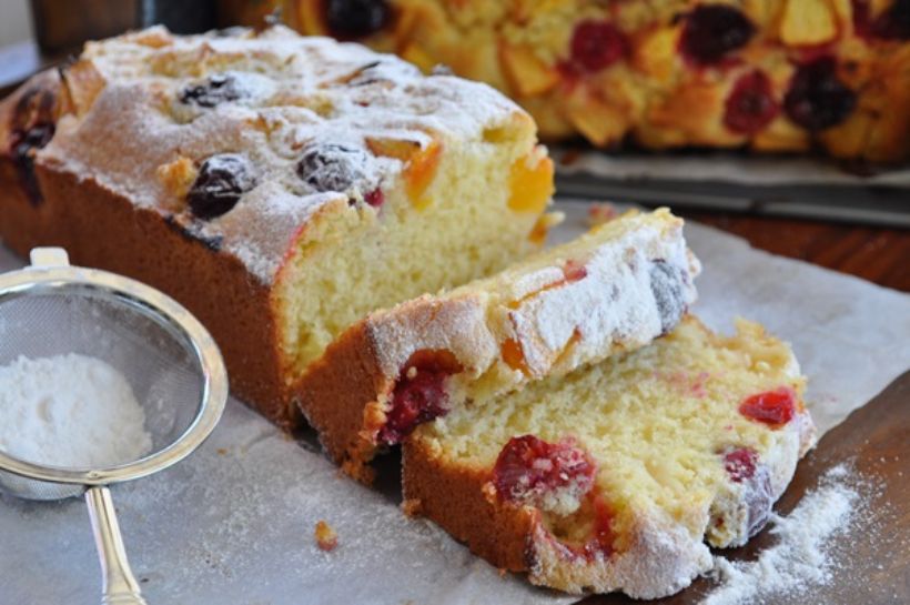 8 Kişilik Taze Meyveli Kek Tarifi ve Malzemeleri