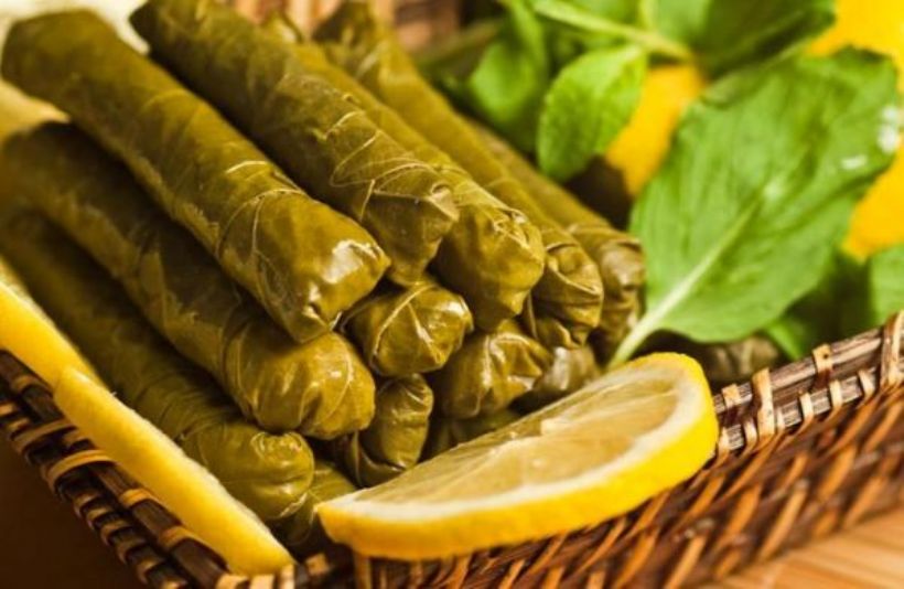 8 Kişilik Taze Yaprak Sarması Tarifi ve Malzemeleri