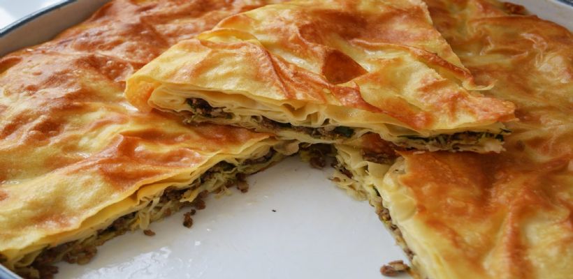 8 Kişilik Tepside Ispanaklı Börek Tarifi ve Malzemeleri