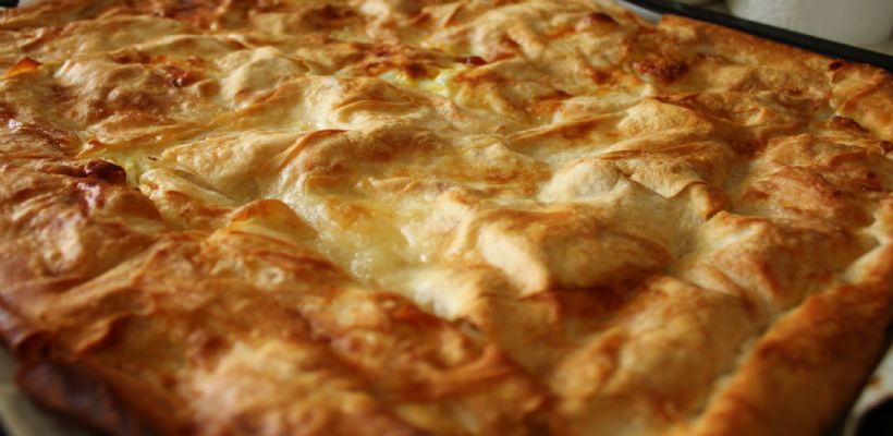 8 Kişilik Tepside Patatesli Börek Tarifi ve Malzemeleri
