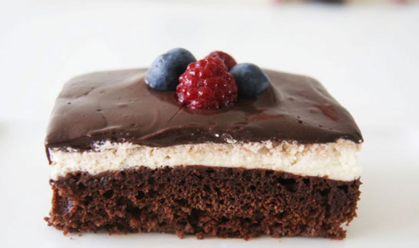 Üstü Krem Şantili Kek Tarifi ve Malzemeleri