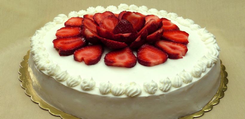 Yaş Pasta Tarifi ve Malzemeleri