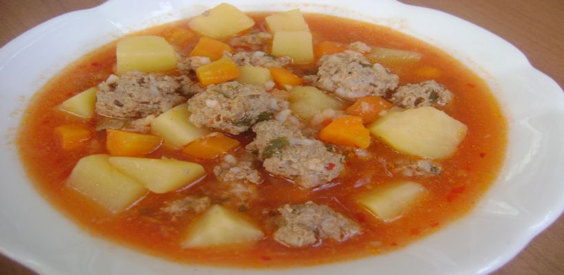 8 Kişilik Yoğurtlu Ekşili Köfte Tarifi ve Malzemeleri