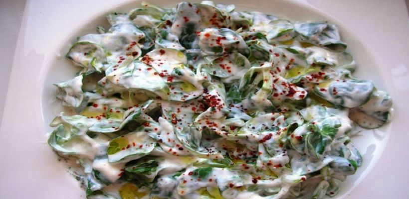 Yoğurtlu Roka Salatası