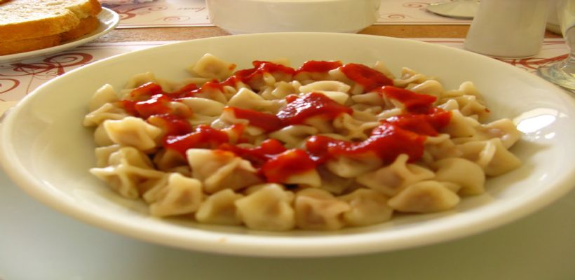 8 Kişilik Yoğurtsuz Mantı Tarifi ve Malzemeleri