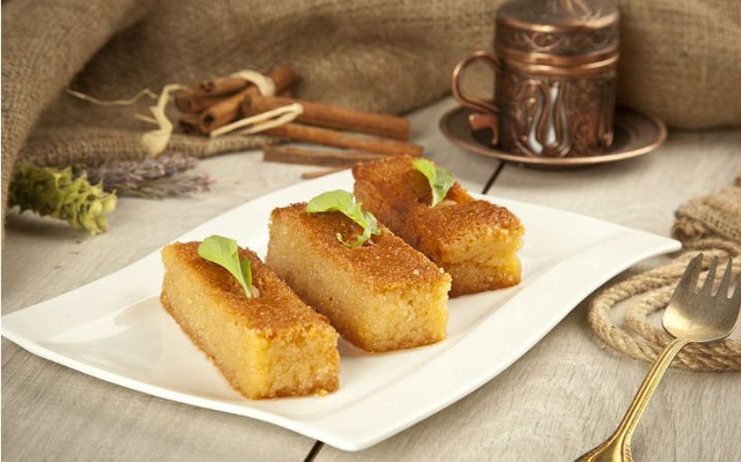 Yumurtasız Yoğurt Tatlısı Tarifi ve Malzemeleri