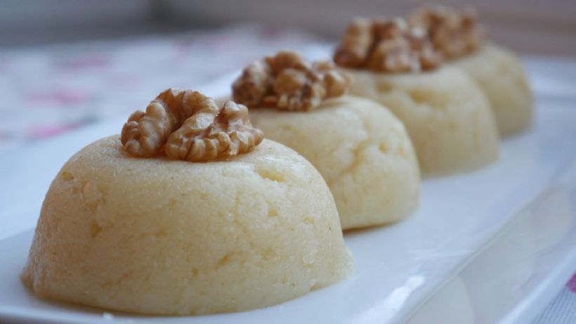 8 Kişilik Yuvarlak İrmik Tatlısı Tarifi ve Malzemeleri