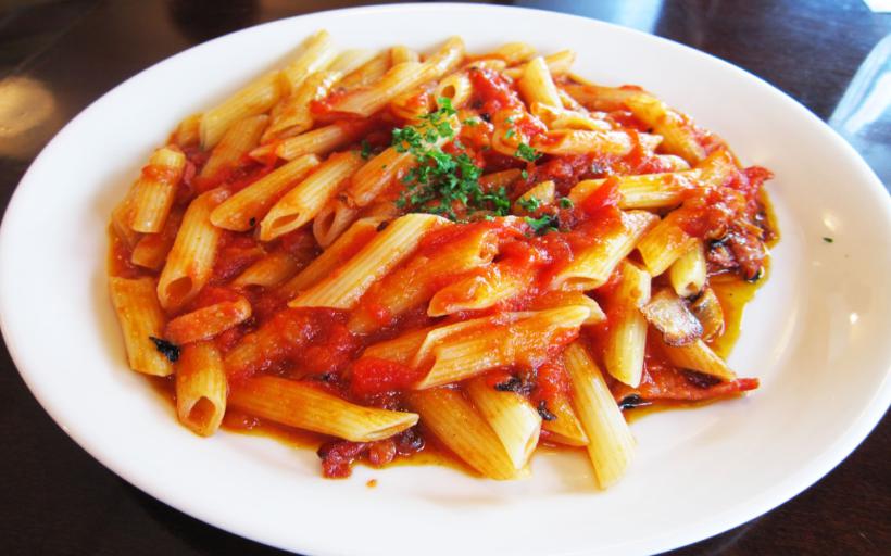 8 Kişilik Acı Soslu Makarna Tarifi ve Malzemeleri